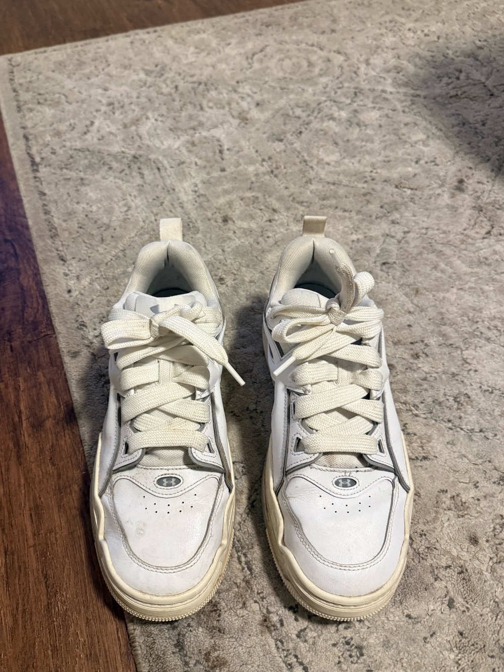 Classic Men White Casual Sneakers